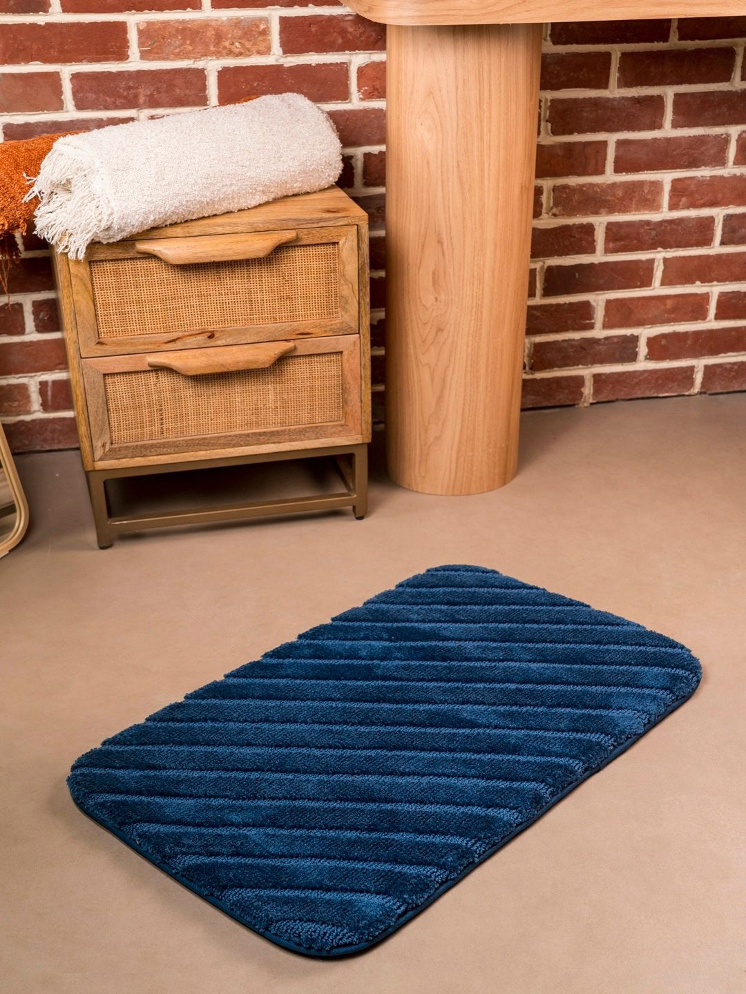 RALIA HOMES Blue Self-Design 2200 GSM Quick-Dry Ultra Plush Foam Padded Bath Mat