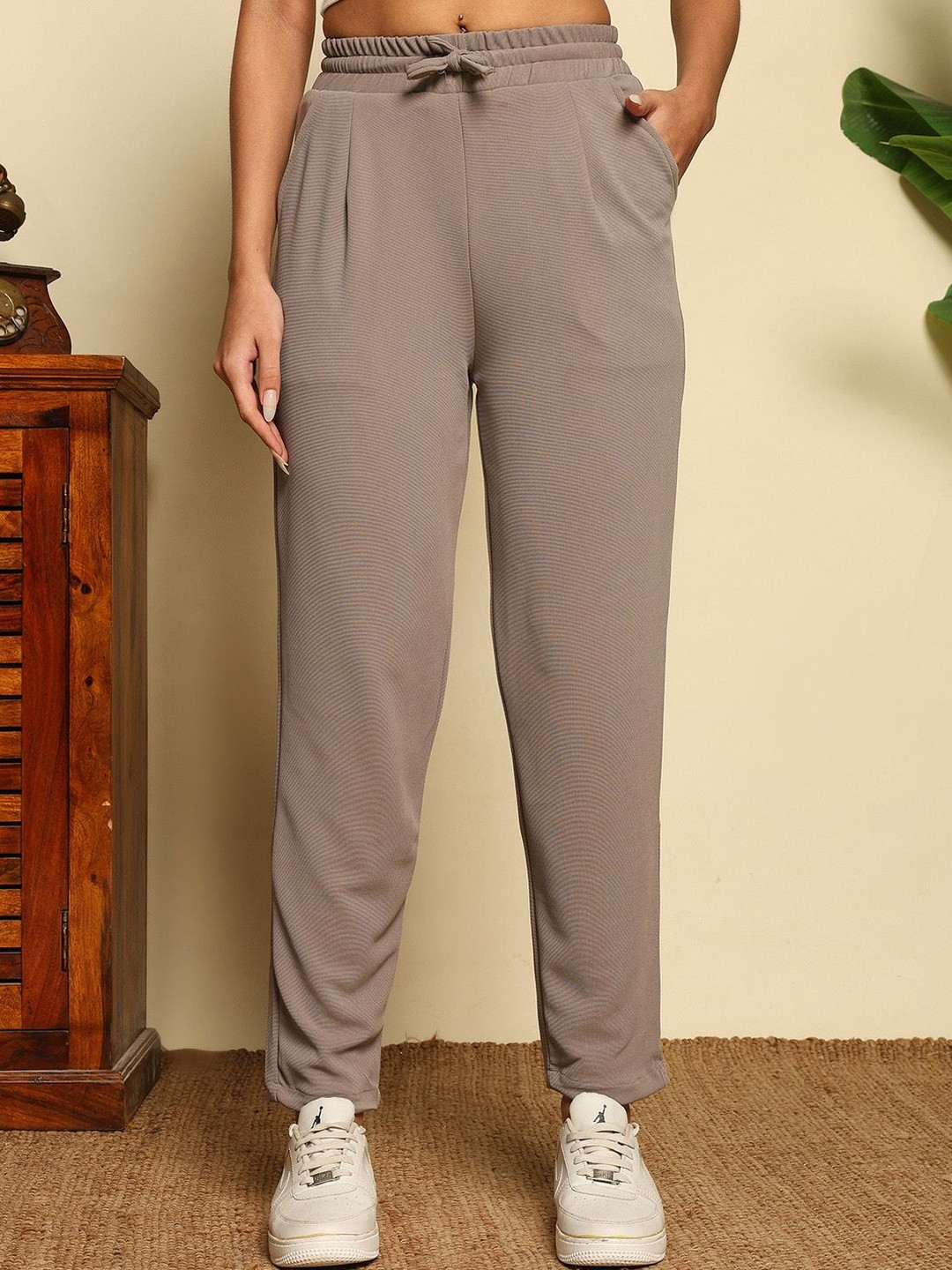 VOGAAN Women Textured Relaxed High-Rise Easy Wash Trousers