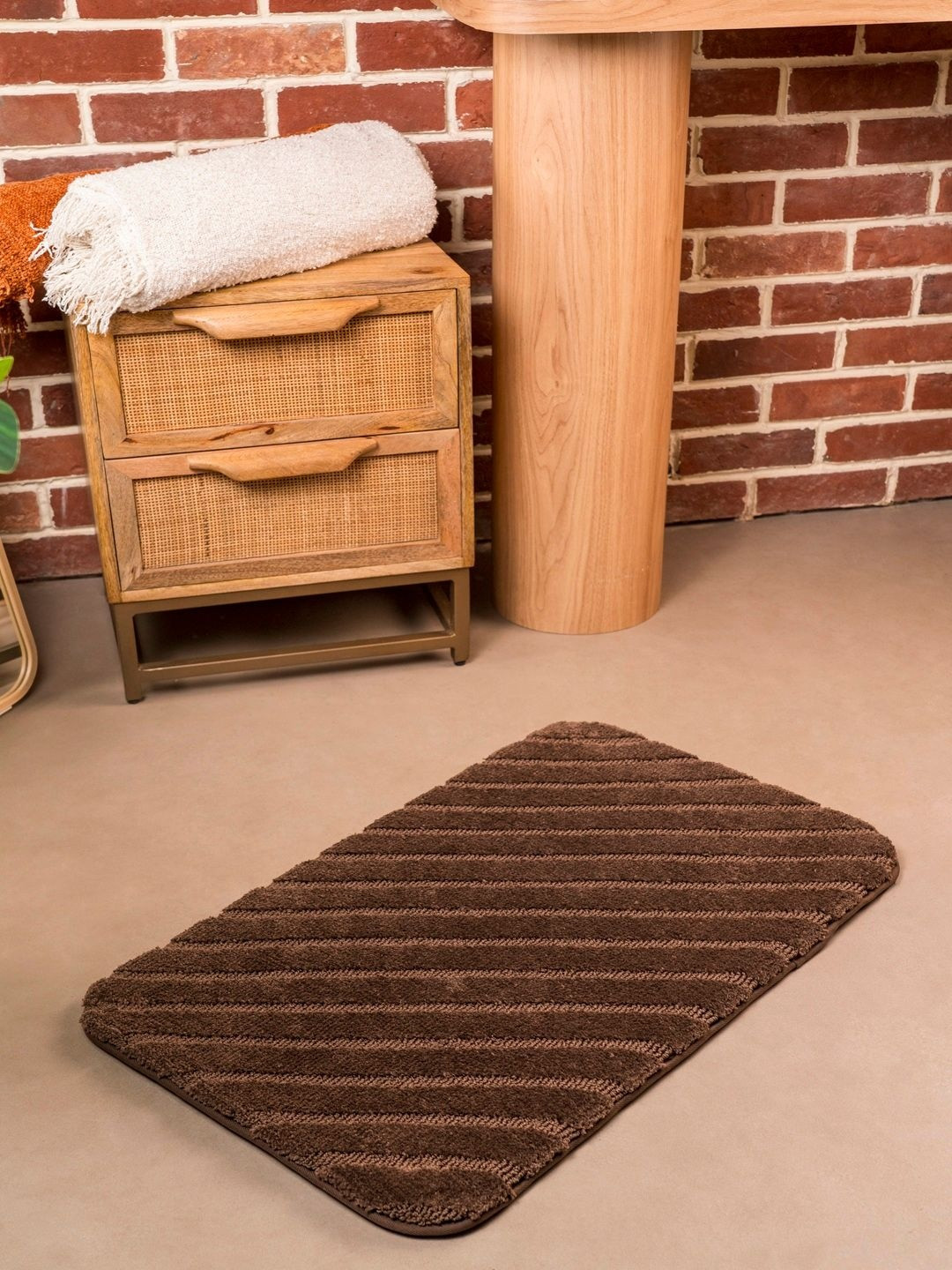 RALIA HOMES Brown Self-Design 2200 GSM Quick-Dry Ultra Plush Foam Padded Bath Mat