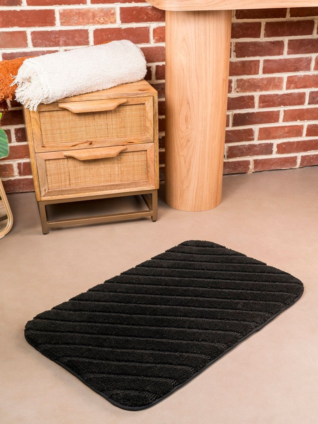 RALIA HOMES Black Self-Design 2200 GSM Quick-Dry Ultra Plush Foam Padded Bath Mat