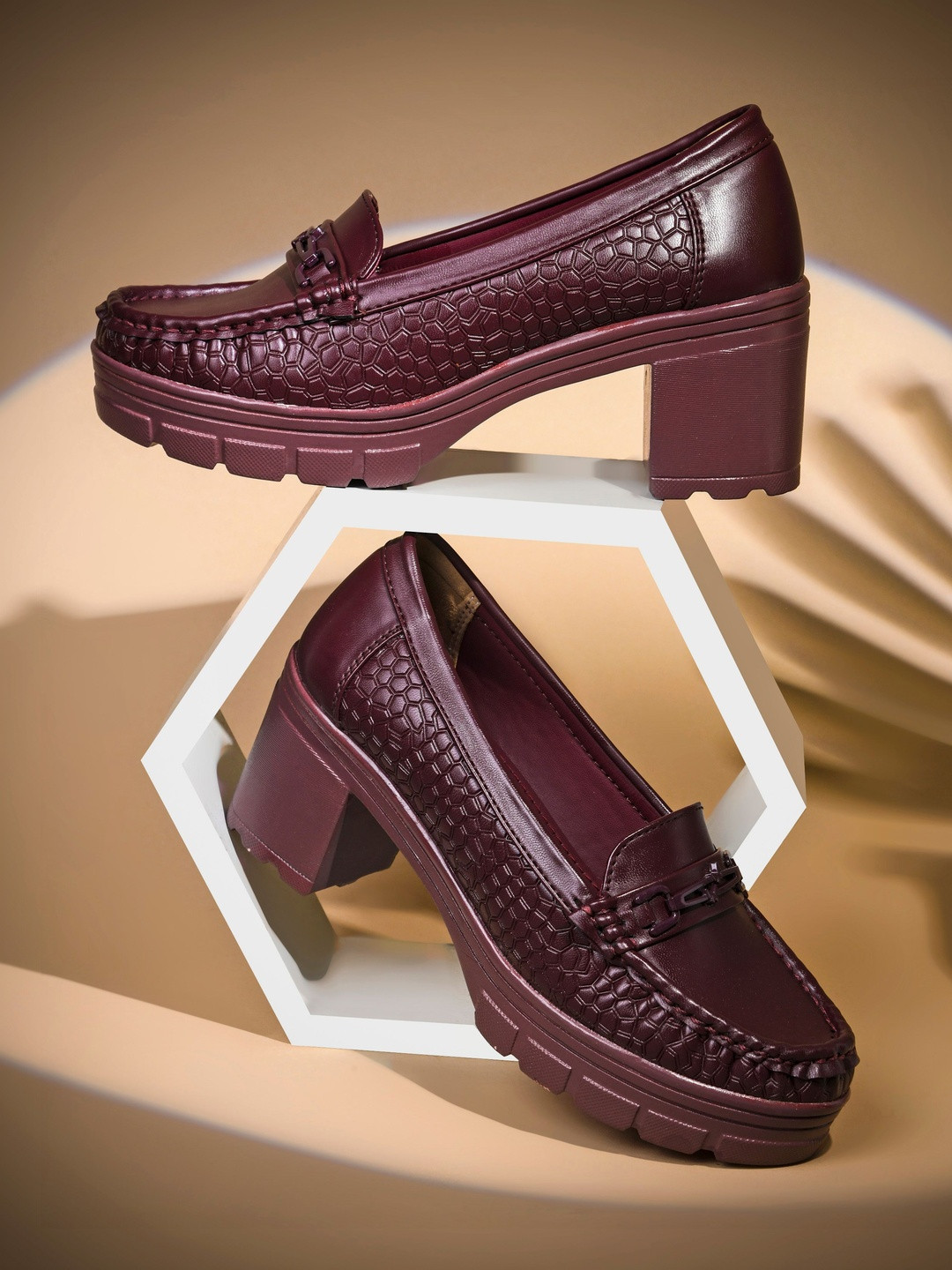 Froh Feet Women Textured Loafers