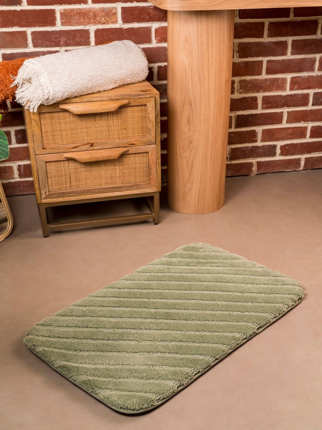 RALIA HOMES Green Self-Design 2200 GSM Quick-Dry Ultra Plush Foam Padded Bath Mat