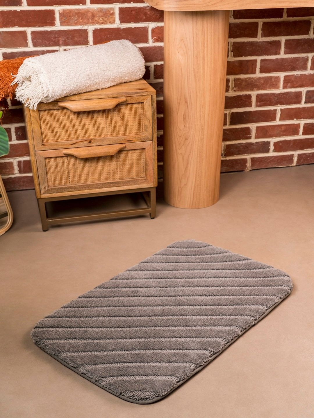 RALIA HOMES Grey Self-Design 2200 GSM Quick-Dry Ultra Plush Foam Padded Bath Mat