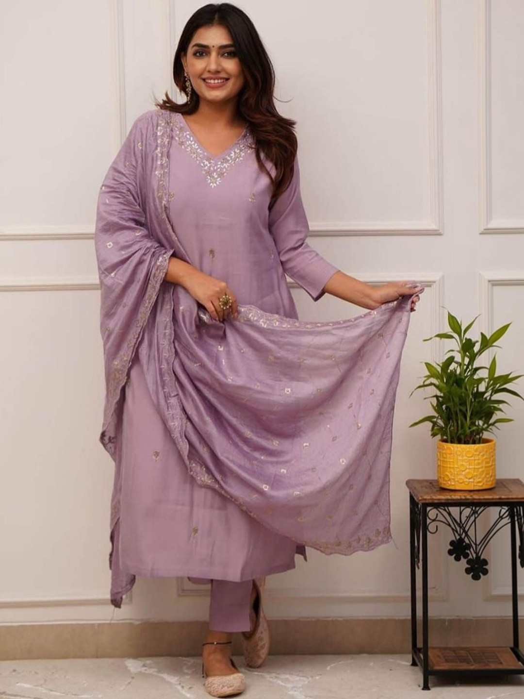 Women Basket Women Ethnic Motifs Embroidered Regular Thread Work Kurta with Trousers & With Dupatta