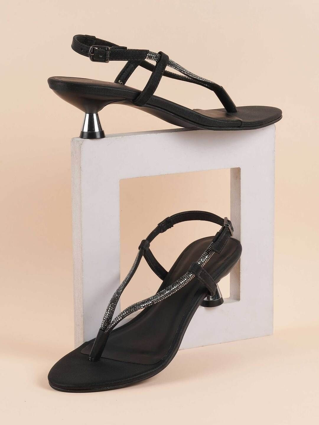 Metro Women Embellished Thong Flip-Flops