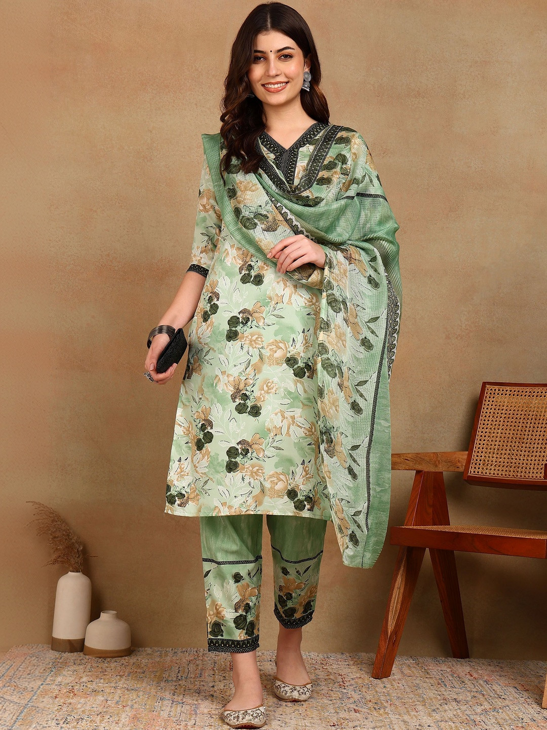 Moda Rapido Women Floral Printed Regular Gotta Patti Kurta with Trousers & With Dupatta