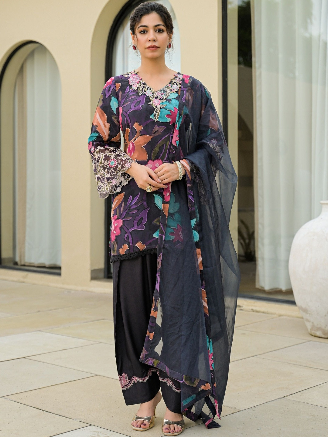 AARAAS Women Floral Printed Regular Thread Work Silk Kurta With Pant and Dupatta