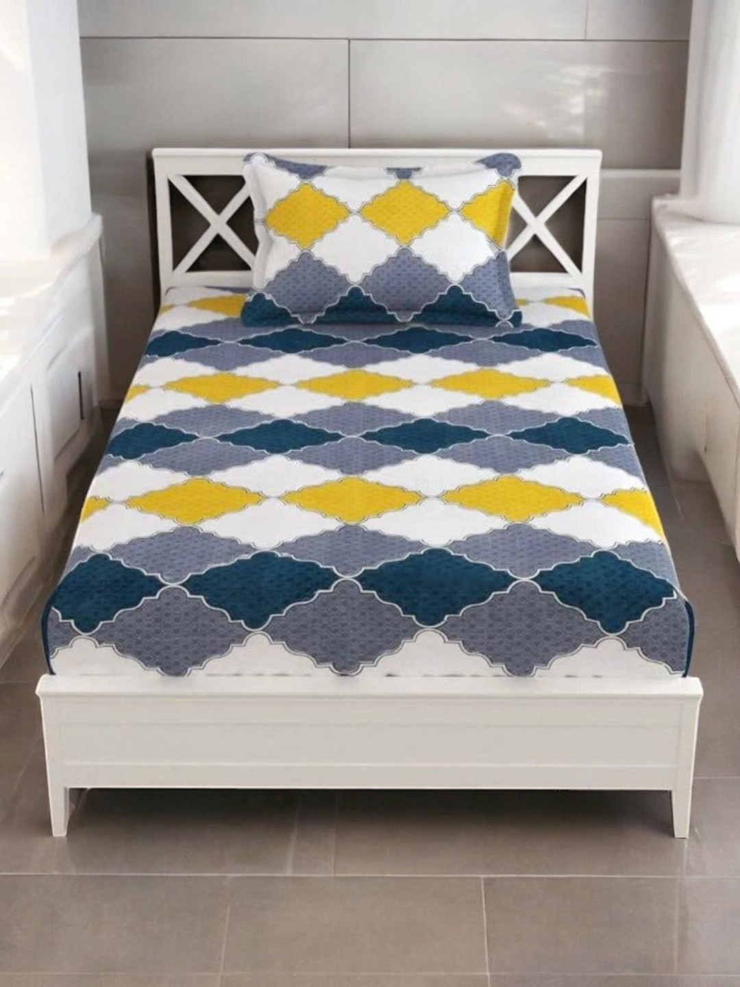 Homybees Multicoloured Geometric 220 TC Single Bedsheet with 1 Pillow Covers