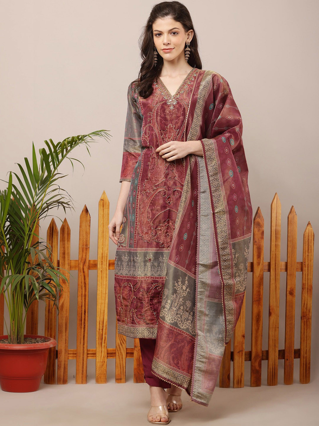 Amodra Women Ethnic Motifs Regular Kurta with Trousers & With Dupatta