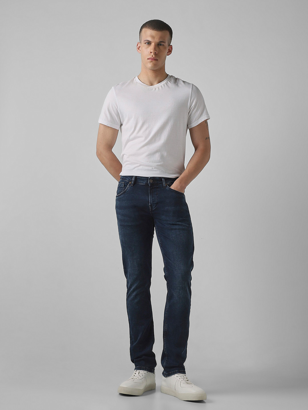 Mufti Men Slim Fit Light Fade Flyweight Stretchable Jeans