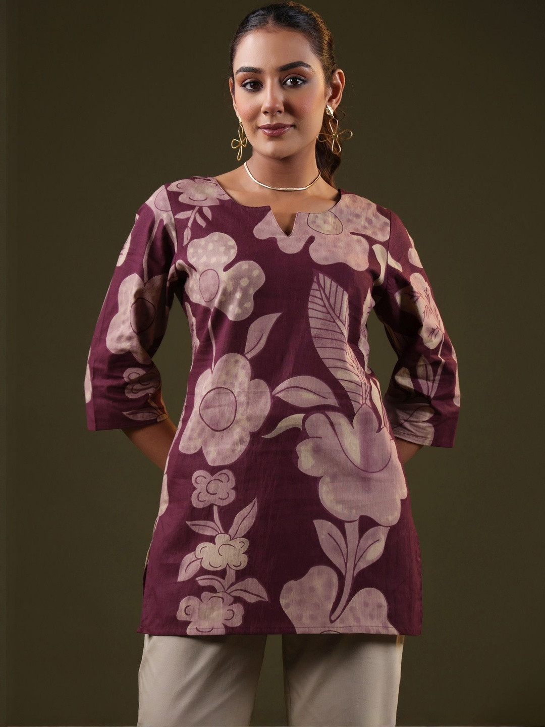 Sacche Dhaage Women Maroon Floral Printed Pure Cotton Short Straight Kurti