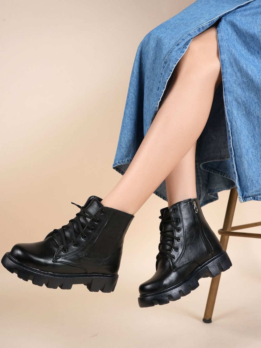 The Roadster Lifestyle Co Women Round Toe Lace-Ups Winter Boots
