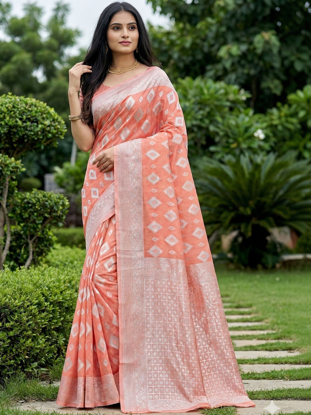 YUGAVEERAA Woven Design Zari Pure Cotton Banarasi Saree