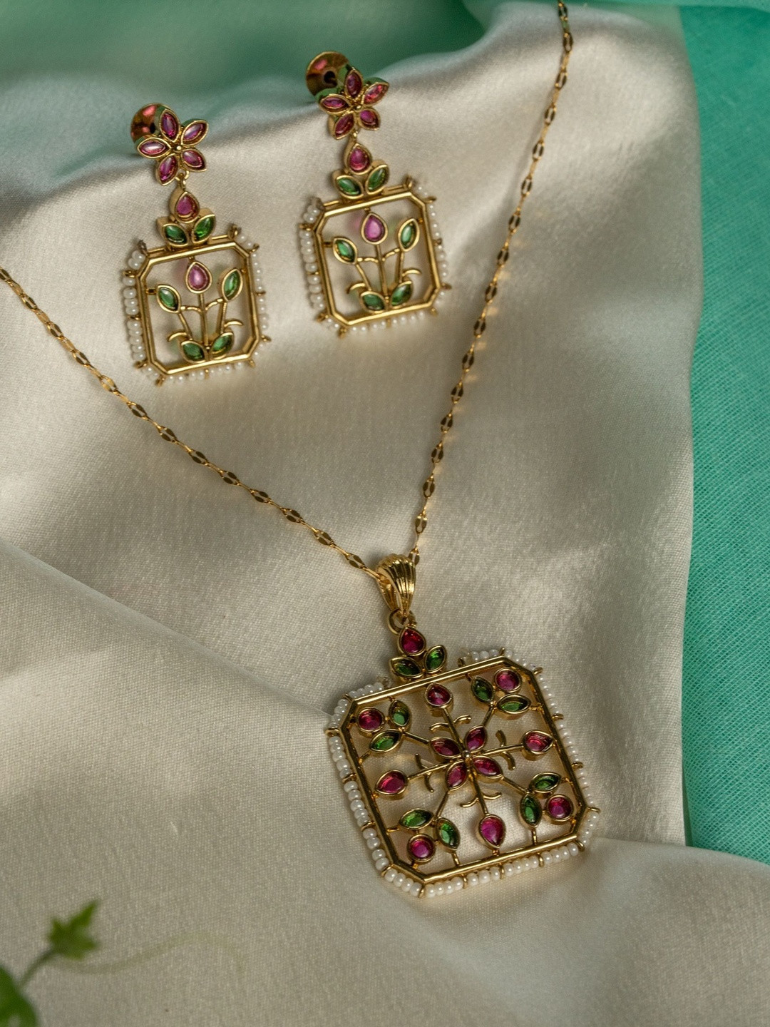 KAYRAH Gold-Plated Onyx-Studded Jewellery Set