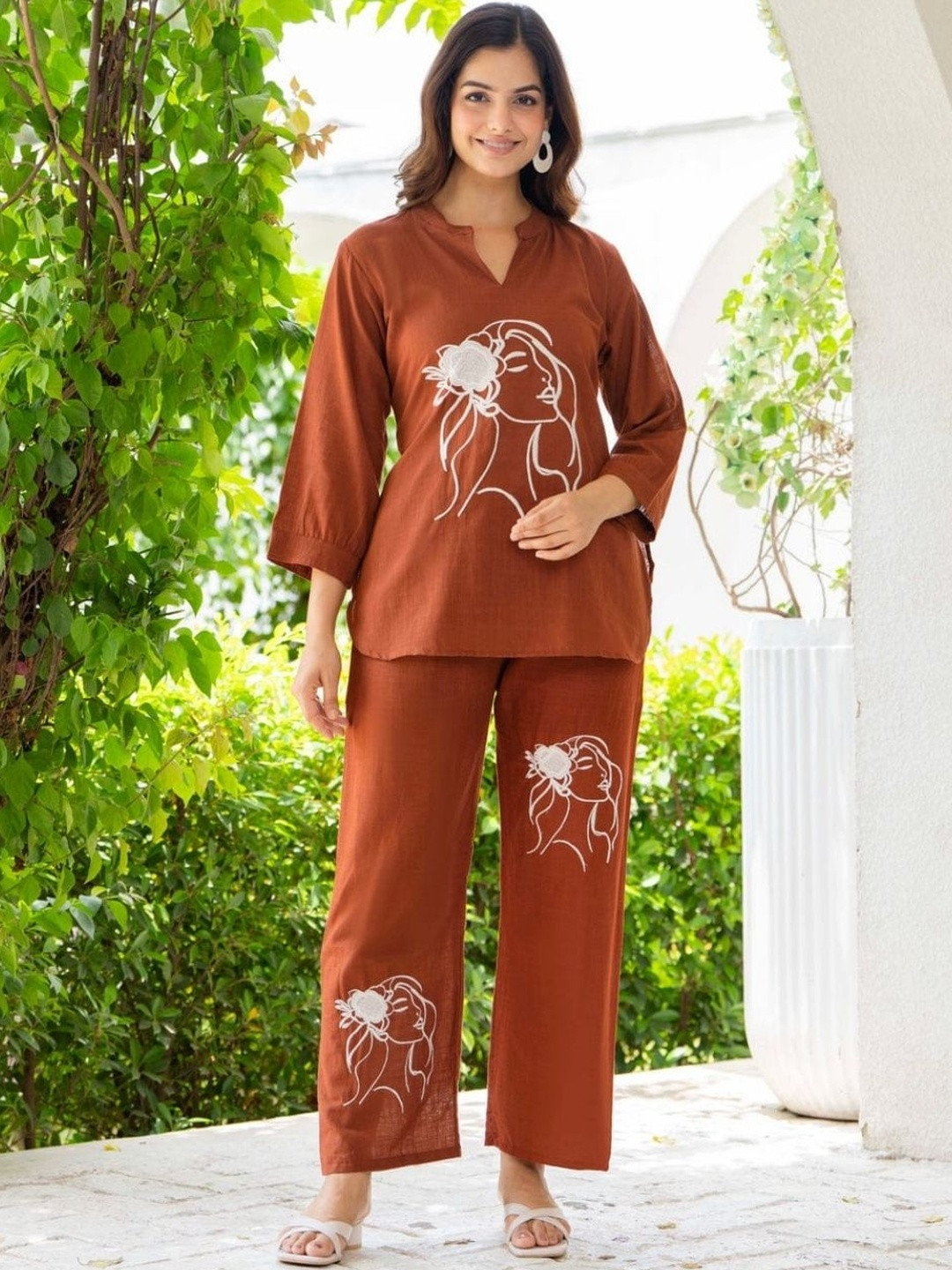 Komfortive Embroidered Mandarin Collar Tunic & Trousers Co-Ords