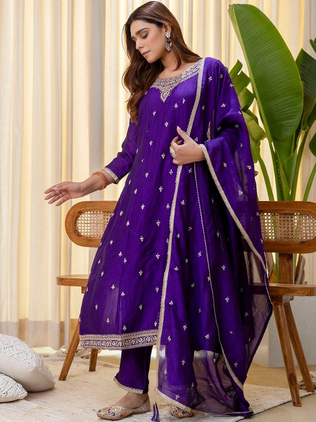 VredeVogel Women Ethnic Motifs Embroidered Regular Thread Work Kurta with Trousers & With Dupatta