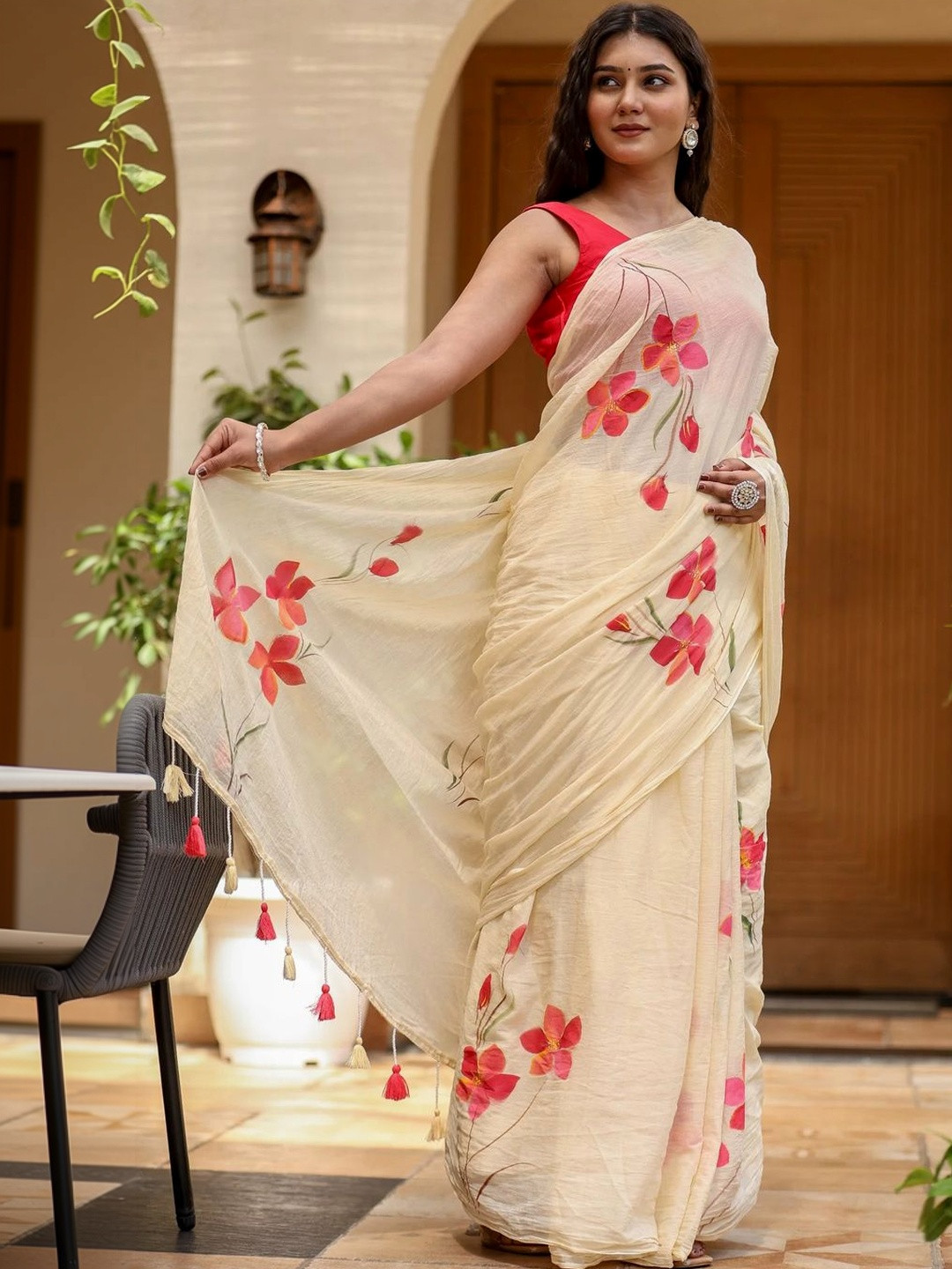 yourwish Floral Linen Blend Saree