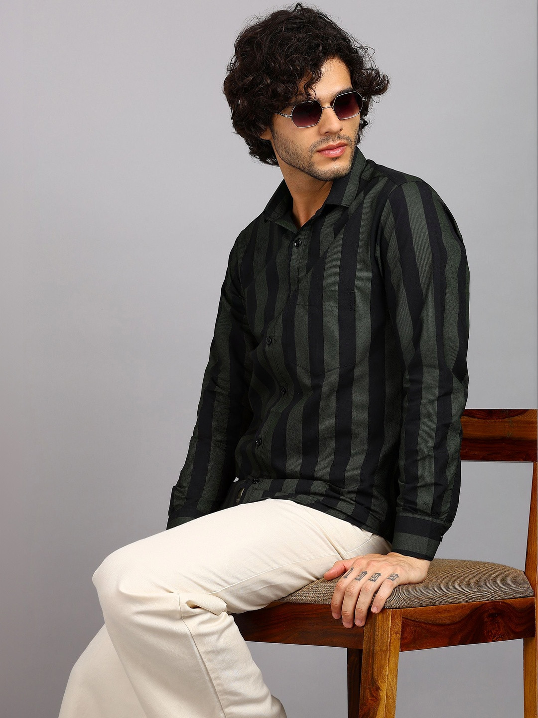 RODEIZ Men Regular Fit Vertical Striped Casual Shirt