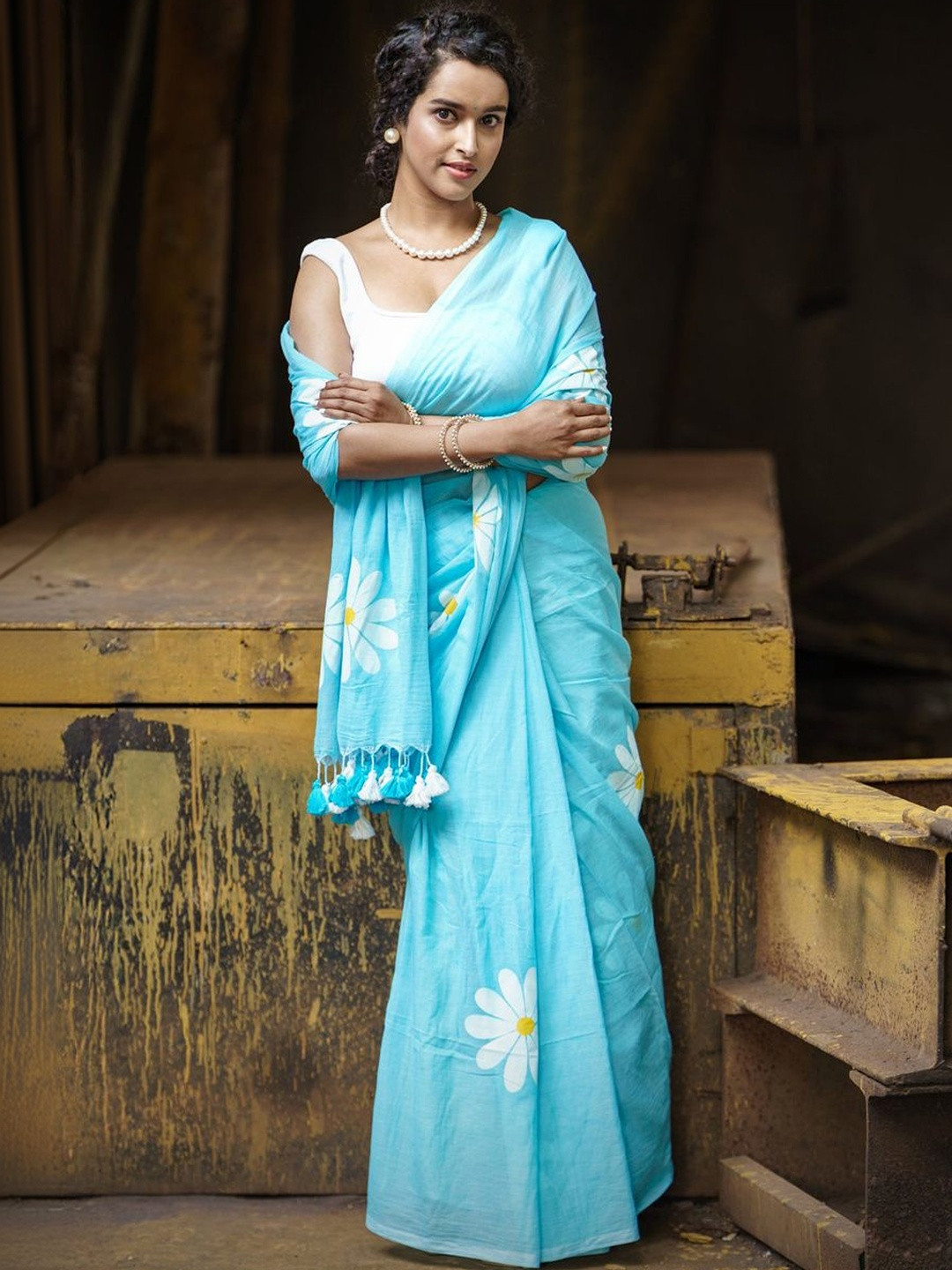 yourwish Floral Linen Blend Saree