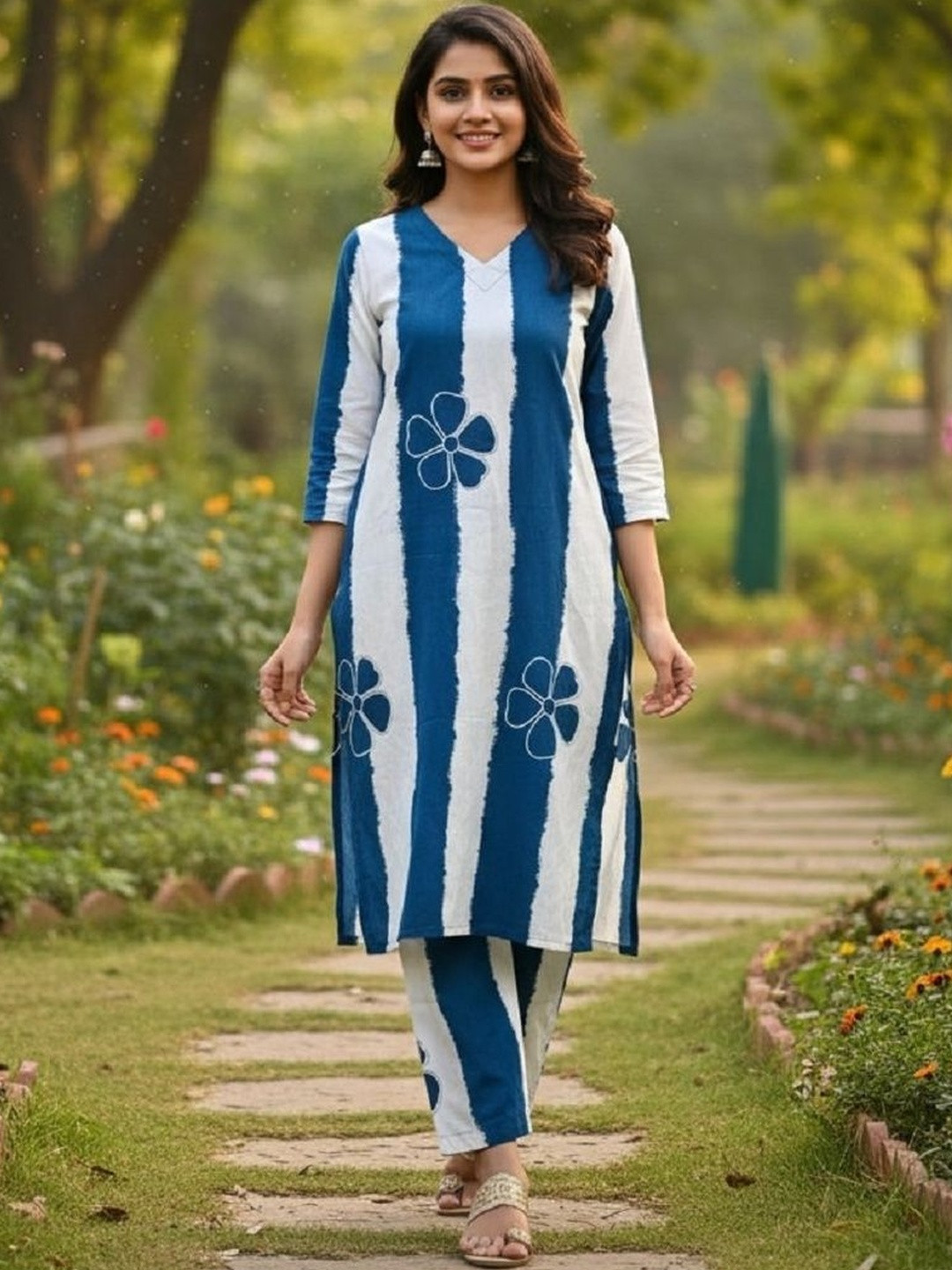 GOBYA Women Floral Printed Regular Kurta with Trousers