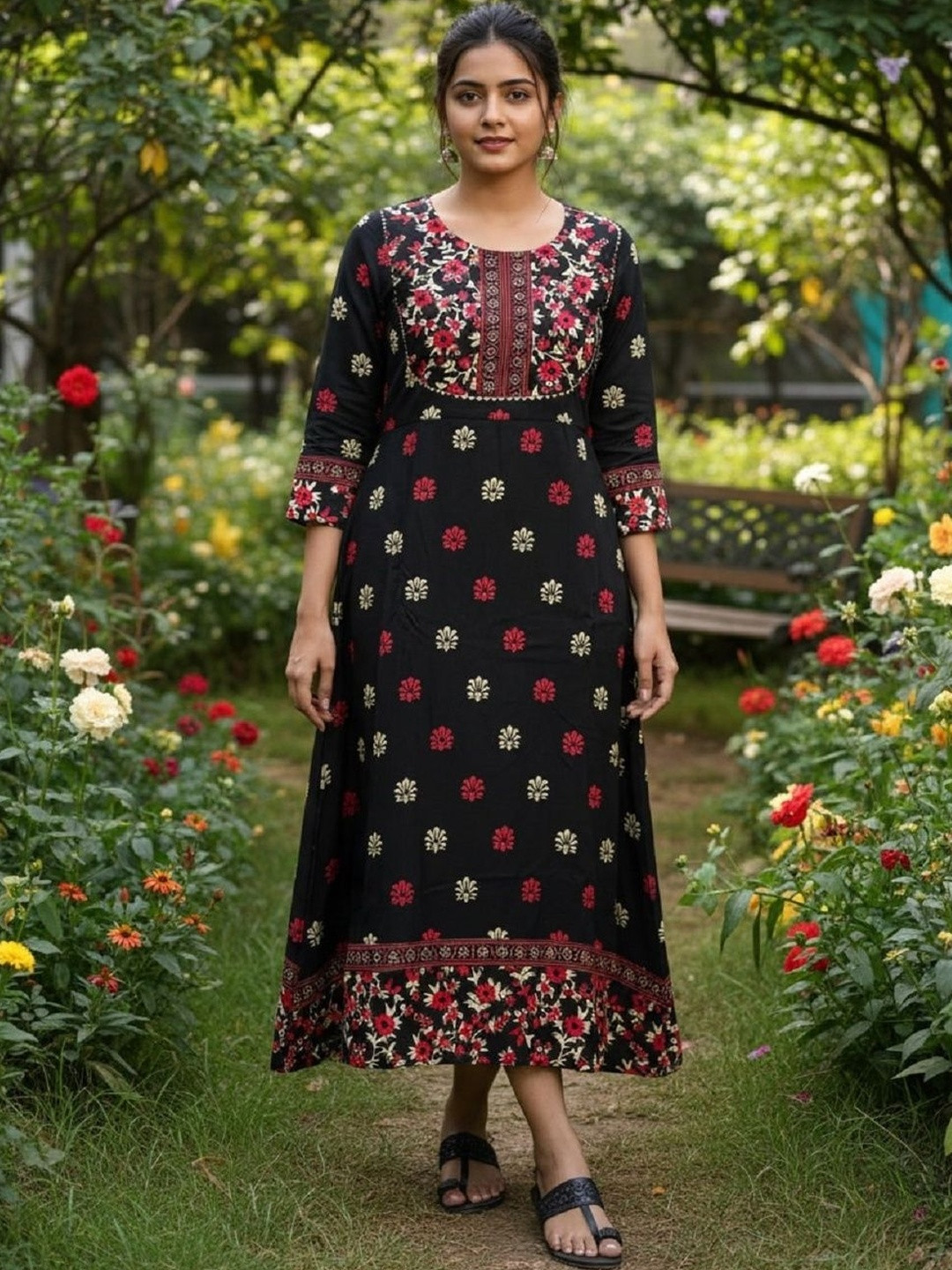 GOBYA Floral Printed Thread Work Thread Work Kurti