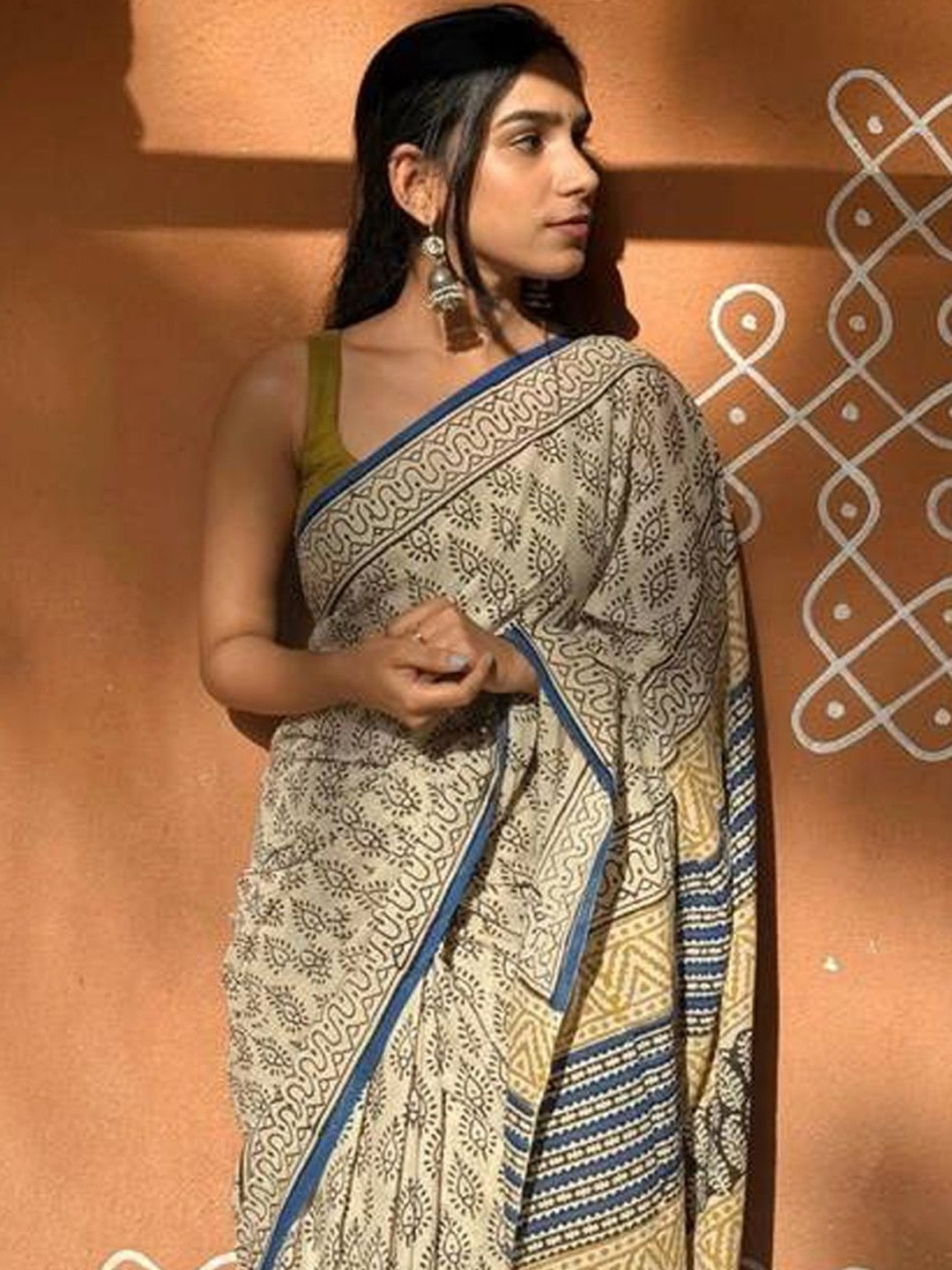 SILKWEAR Ethnic Motifs Linen Blend Handloom Saree