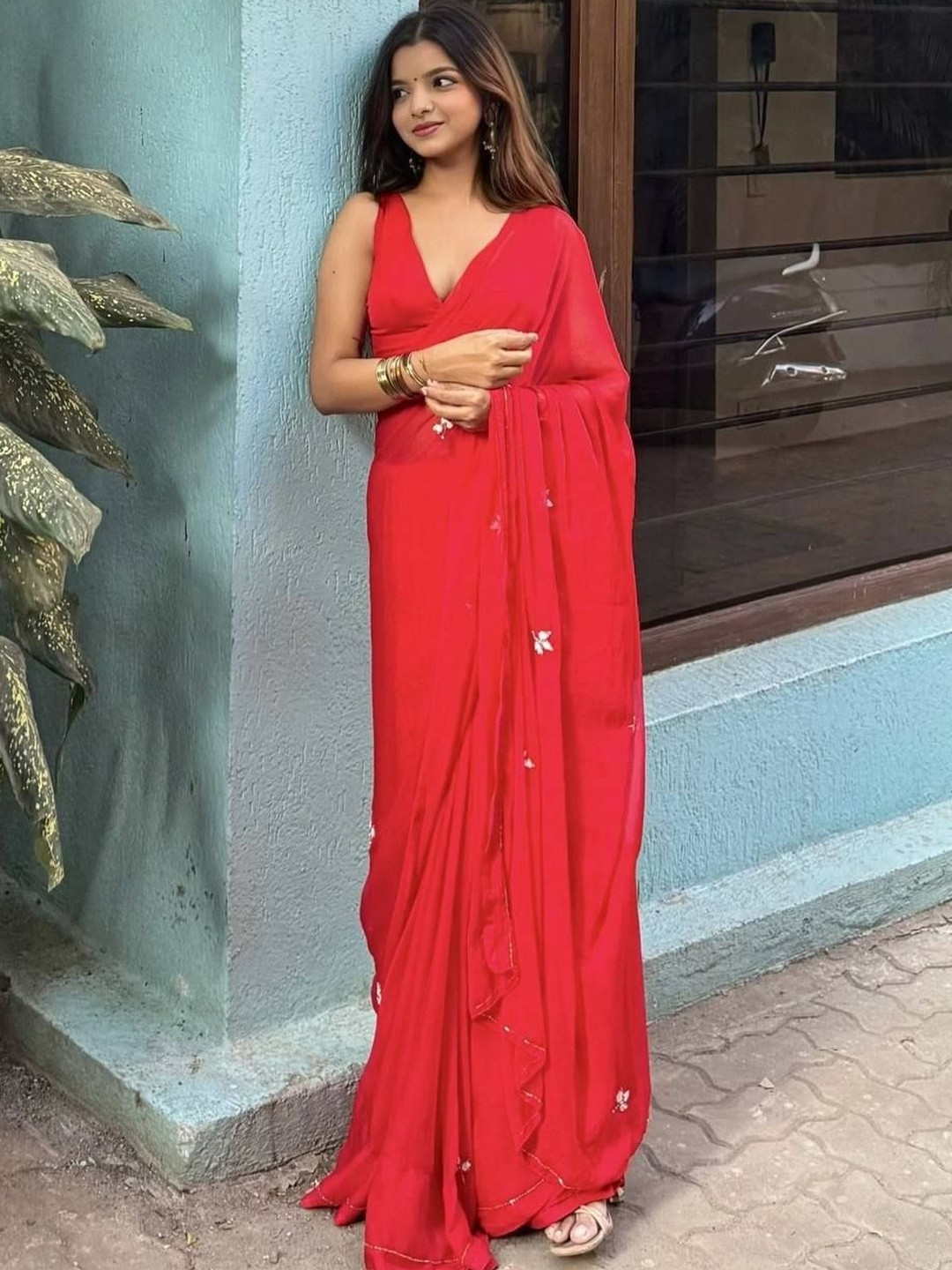 Jinal & Jinal Embellished Embroidered Poly Georgette Saree