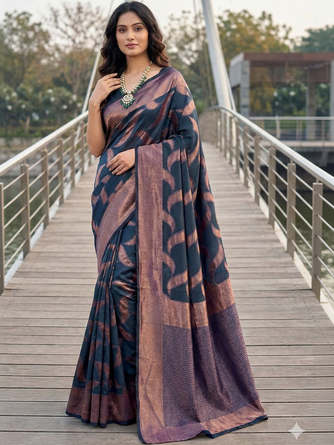 YUGAVEERAA Woven Design Zari Silk Blend Banarasi Saree