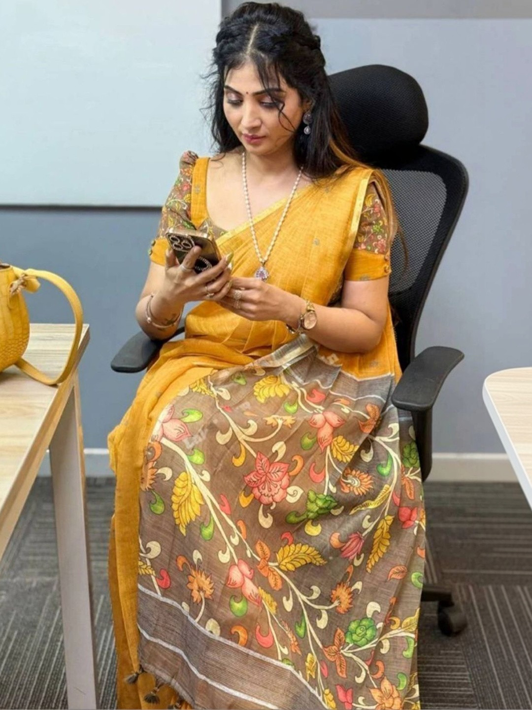 SILKWEAR Floral Linen Blend Designer Saree