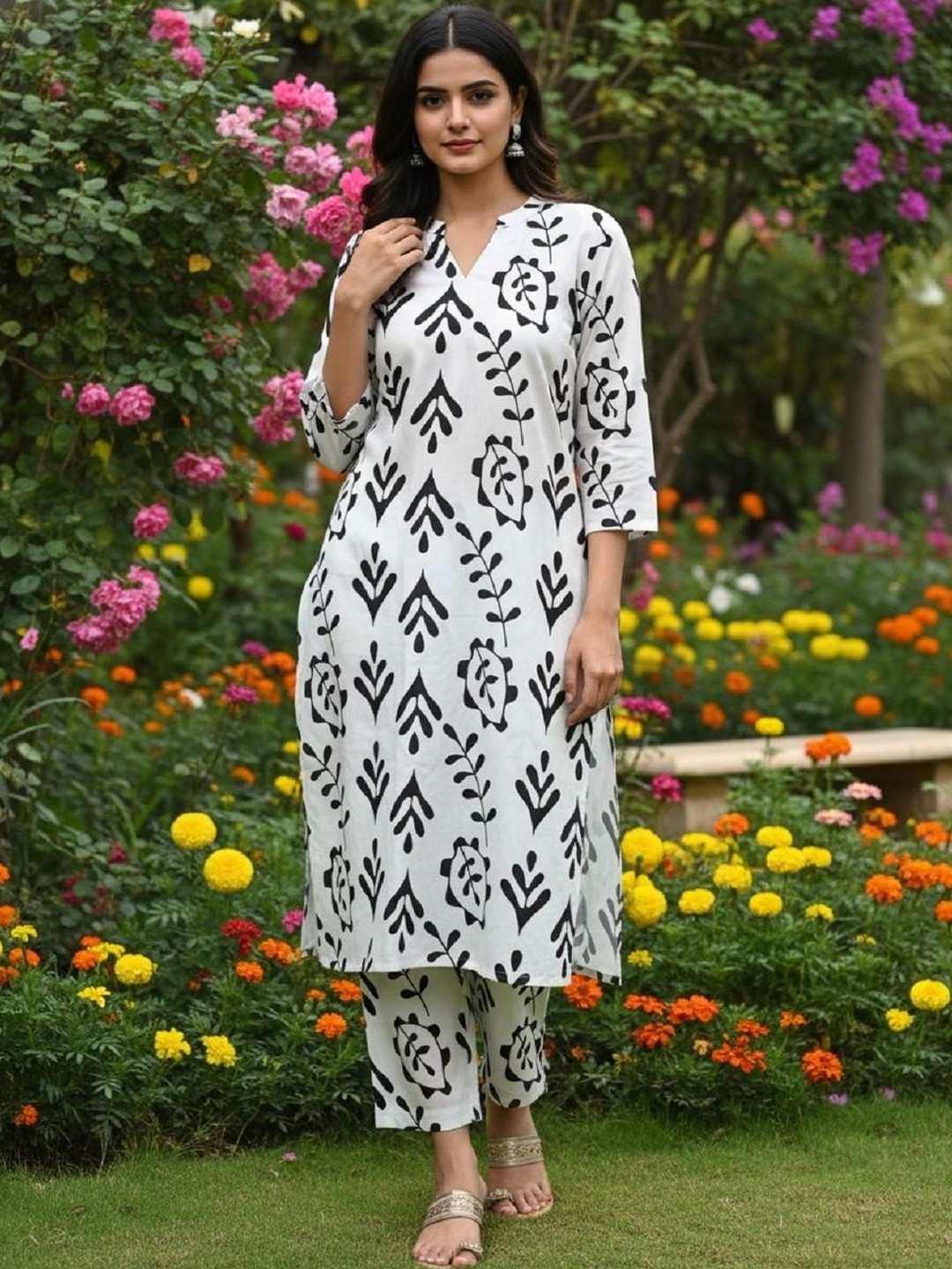 GOBYA Women Printed Regular Kurta with Trousers