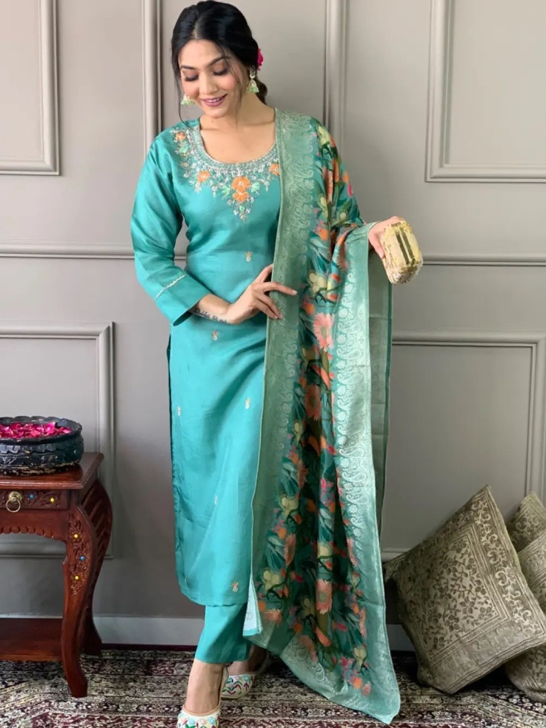 Moda Rapido Women Floral Embroidered Regular Thread Work Pure Cotton Kurta with Trousers & With Dupatta