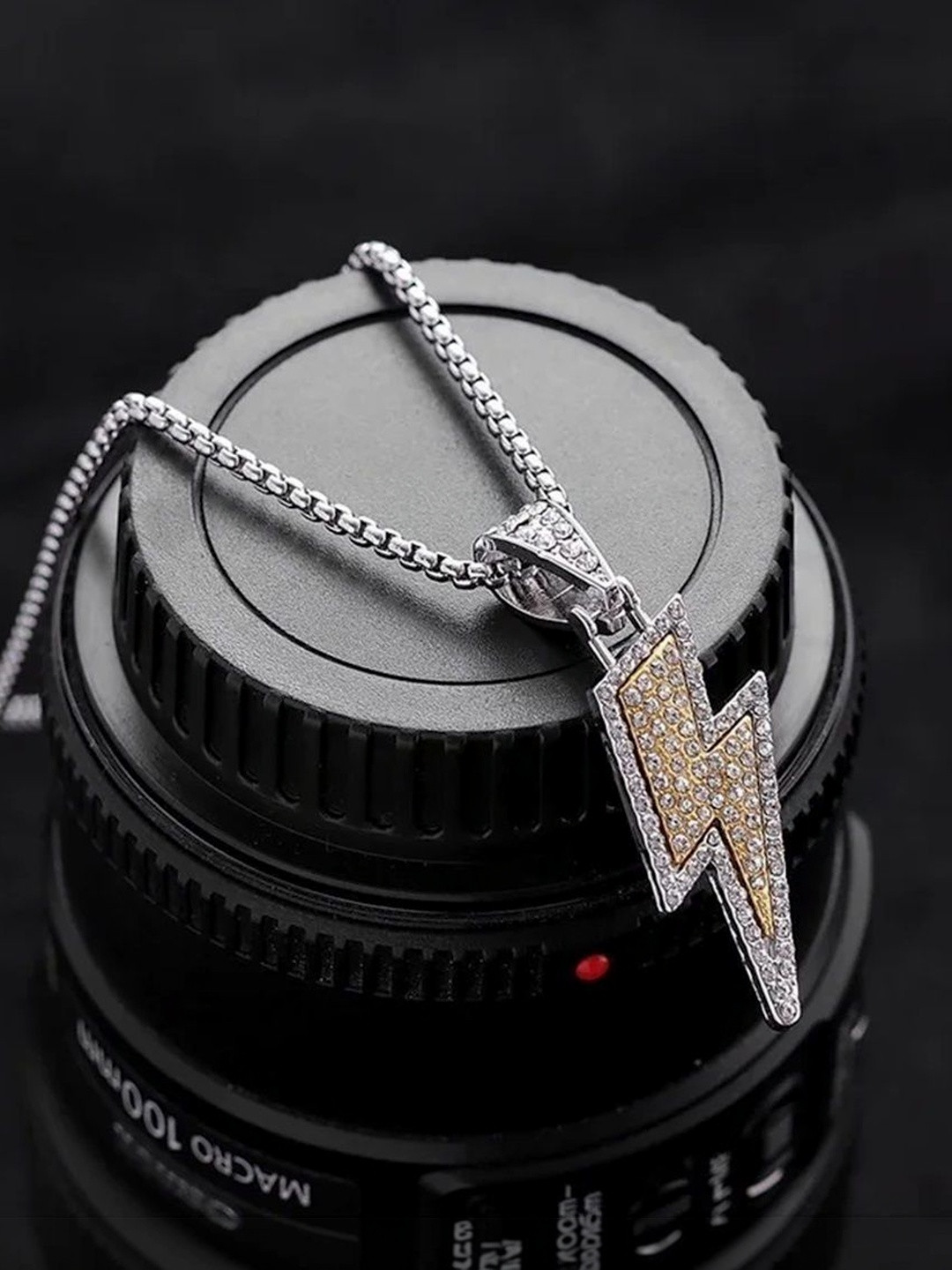 MAVINCLUB Men Silver Pendant