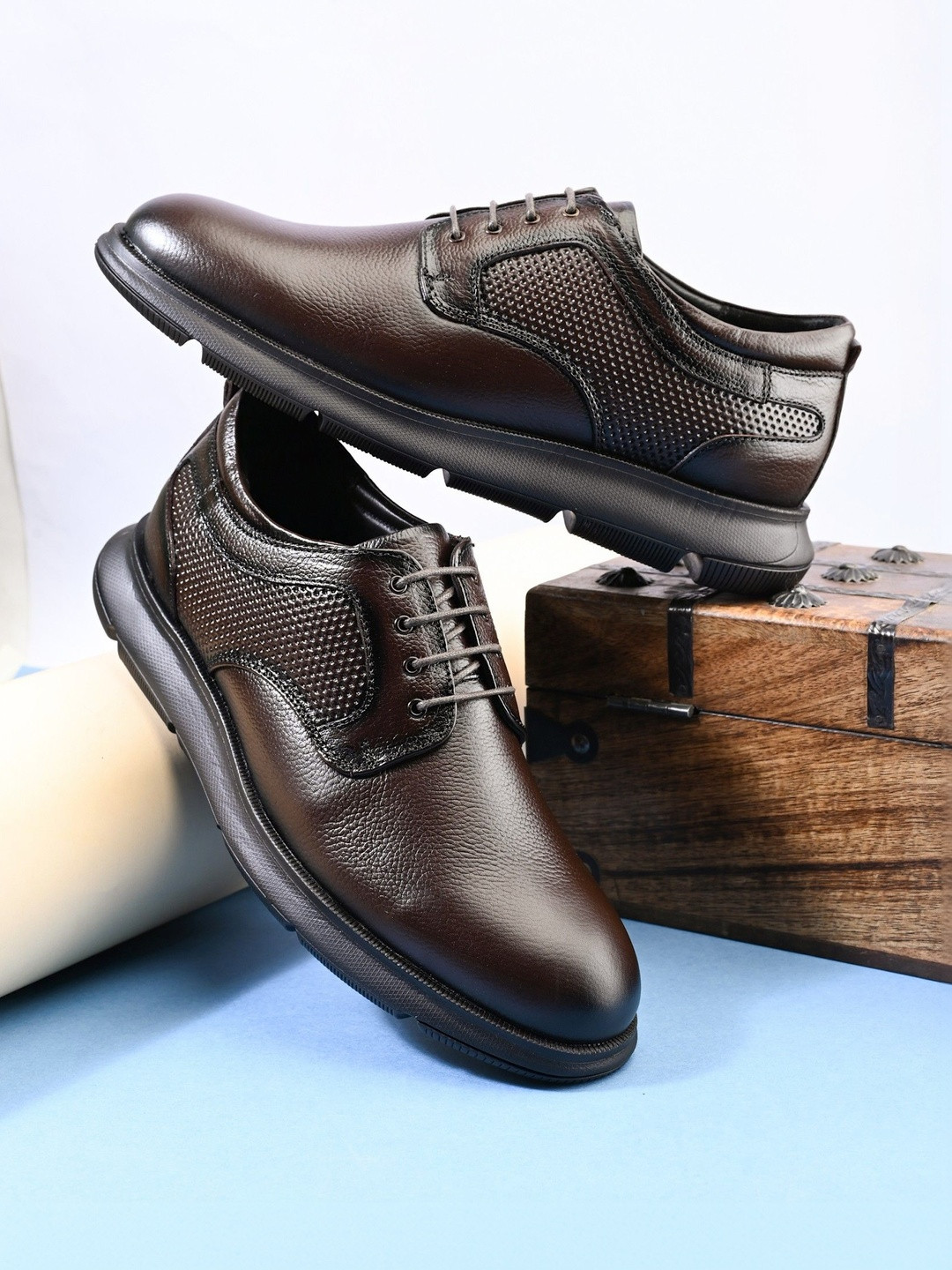 VONTONY Men Textured Leather Derbys