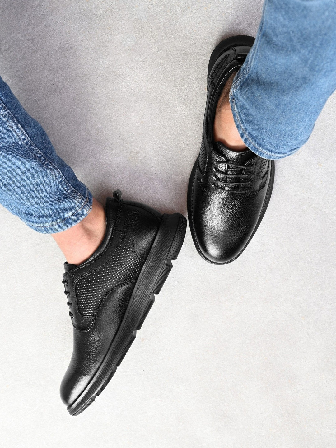 VONTONY Men Textured Leather Derbys