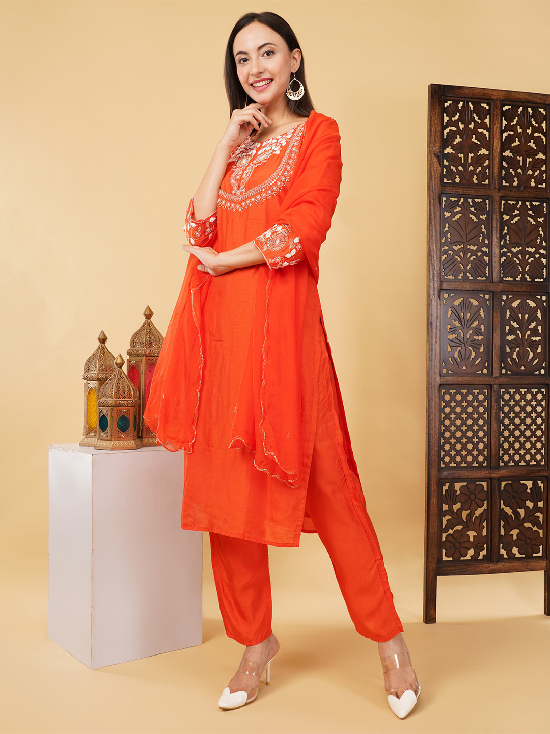 Prisachi Women Ethnic Motifs Embroidered Thread Work Kurta with Trousers & Dupatta