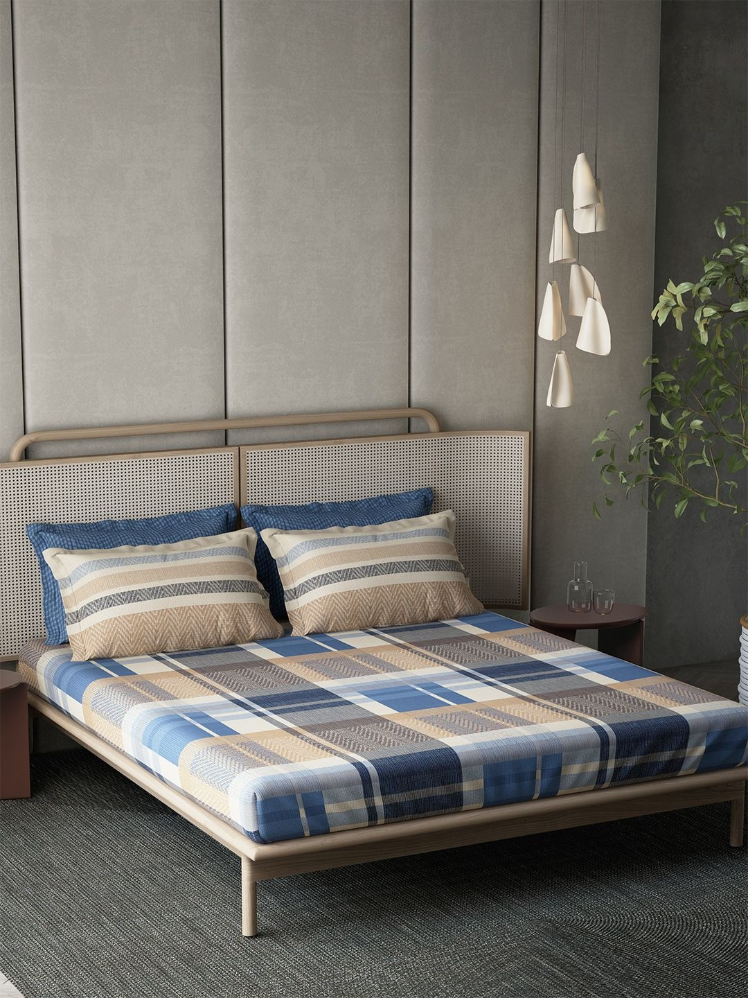 BOMBAY BEDDING COMPANY Blue Checks Cotton 300TC Super King Bedsheet with 4 Pillow Covers