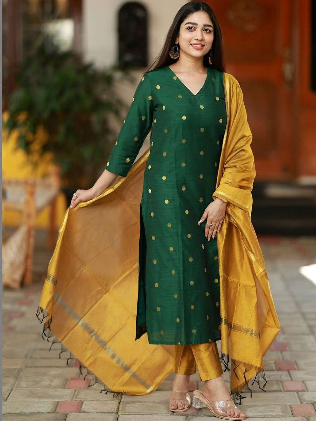 DIVASTRI Women Ethnic Motifs Printed Regular Kurta with Trousers & With Dupatta