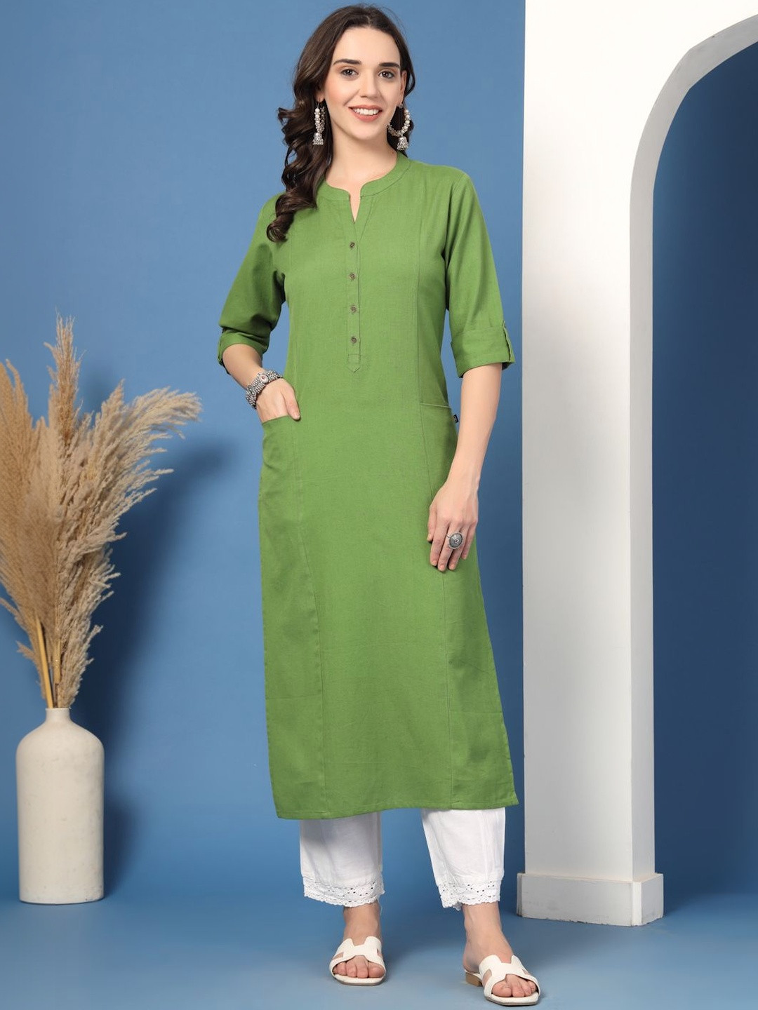 Pistaa Women Thread Work Kurta