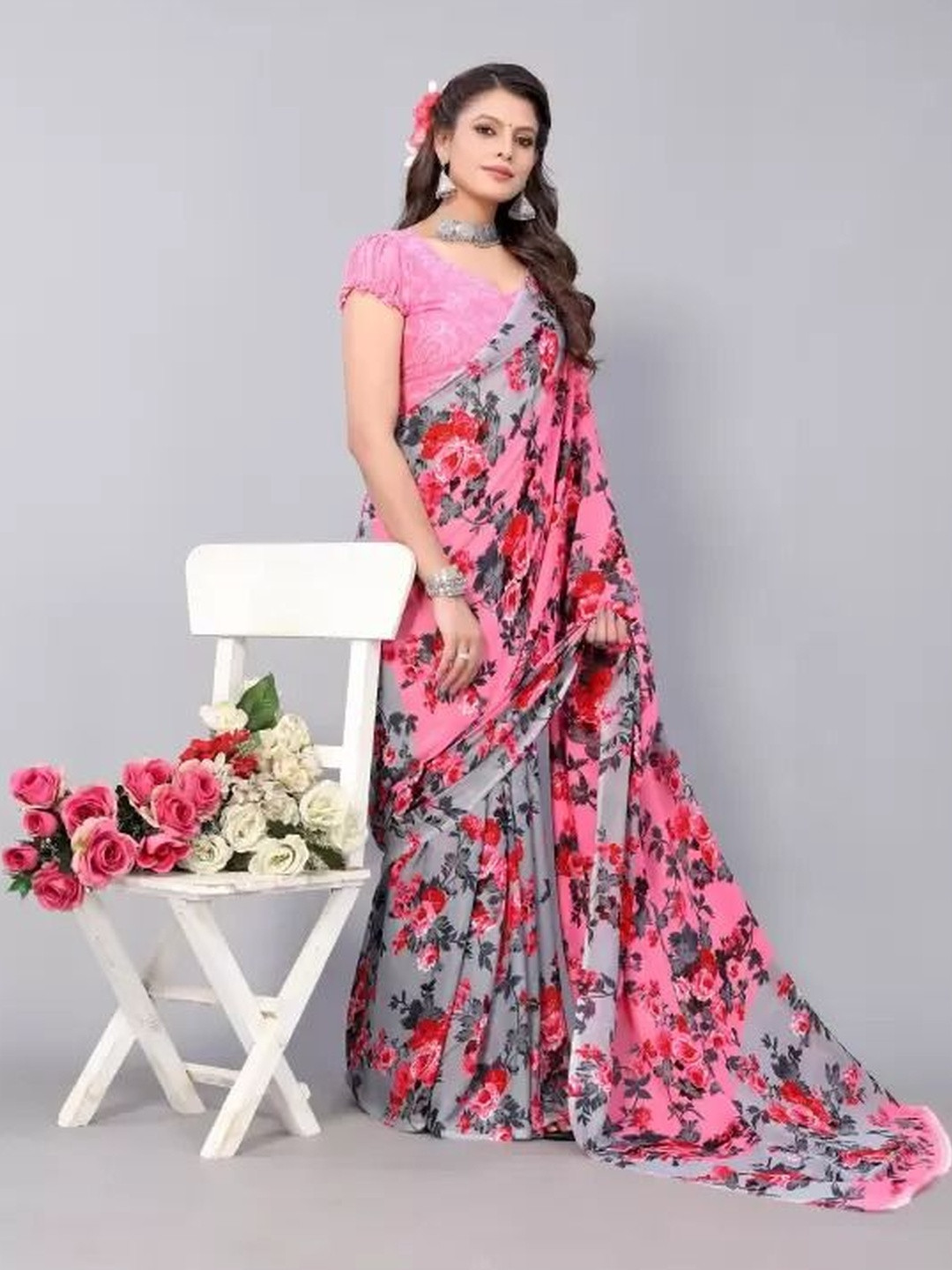 YUGAVEERAA Floral Poly Georgette Saree
