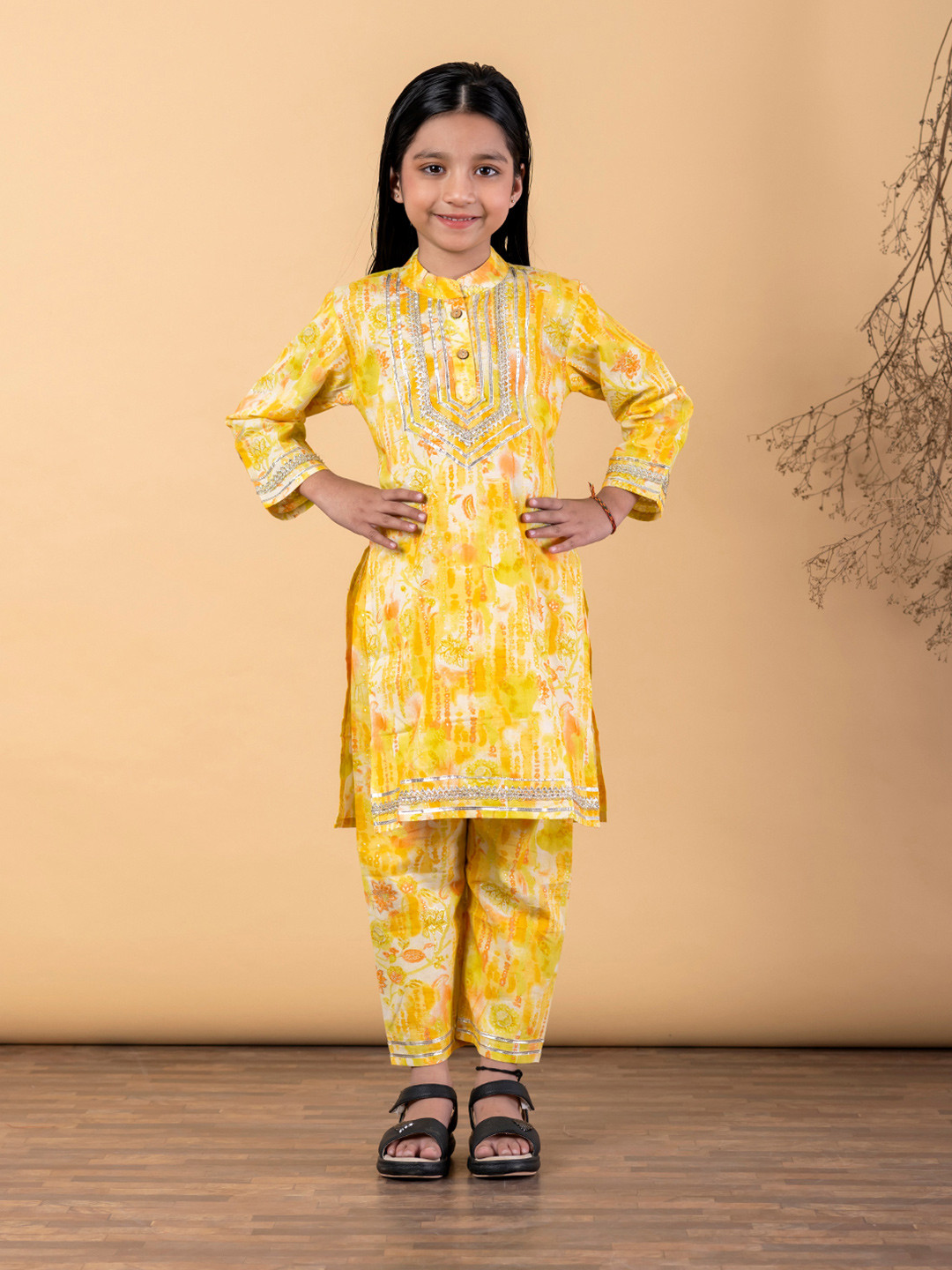 Readiprint Girls Floral Printed Puffed Sleeves Gotta Patti Cotton Kurta Sets