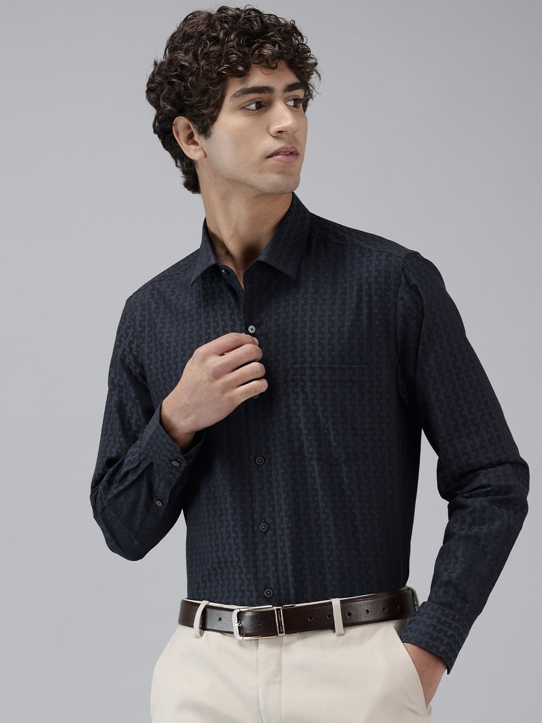 Arrow Manhattan Slim Fit Geometric Printed Pure Cotton Formal Shirt