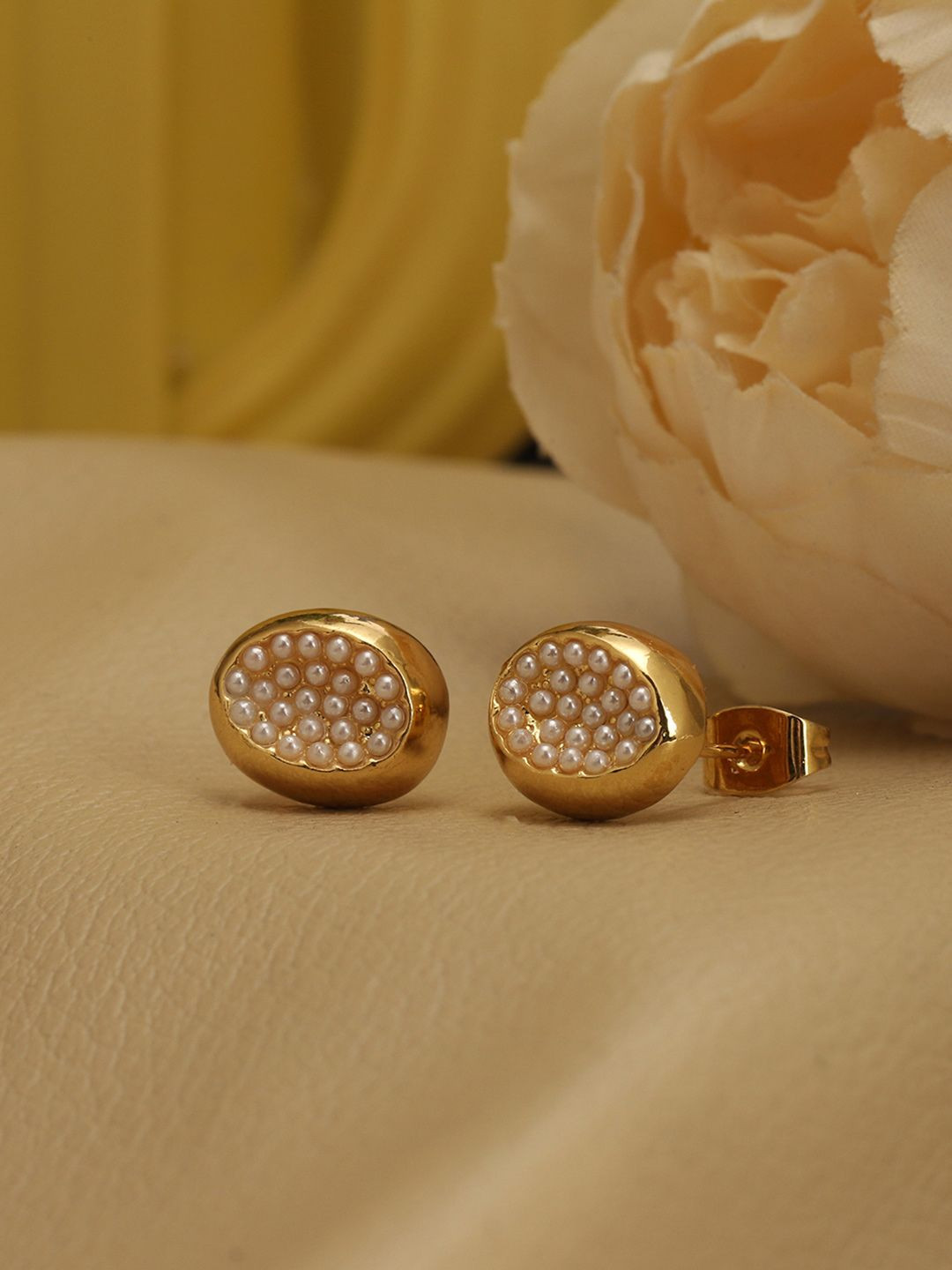 Carlton London 18kt Gold Plated Pearl Oval Stud Earring