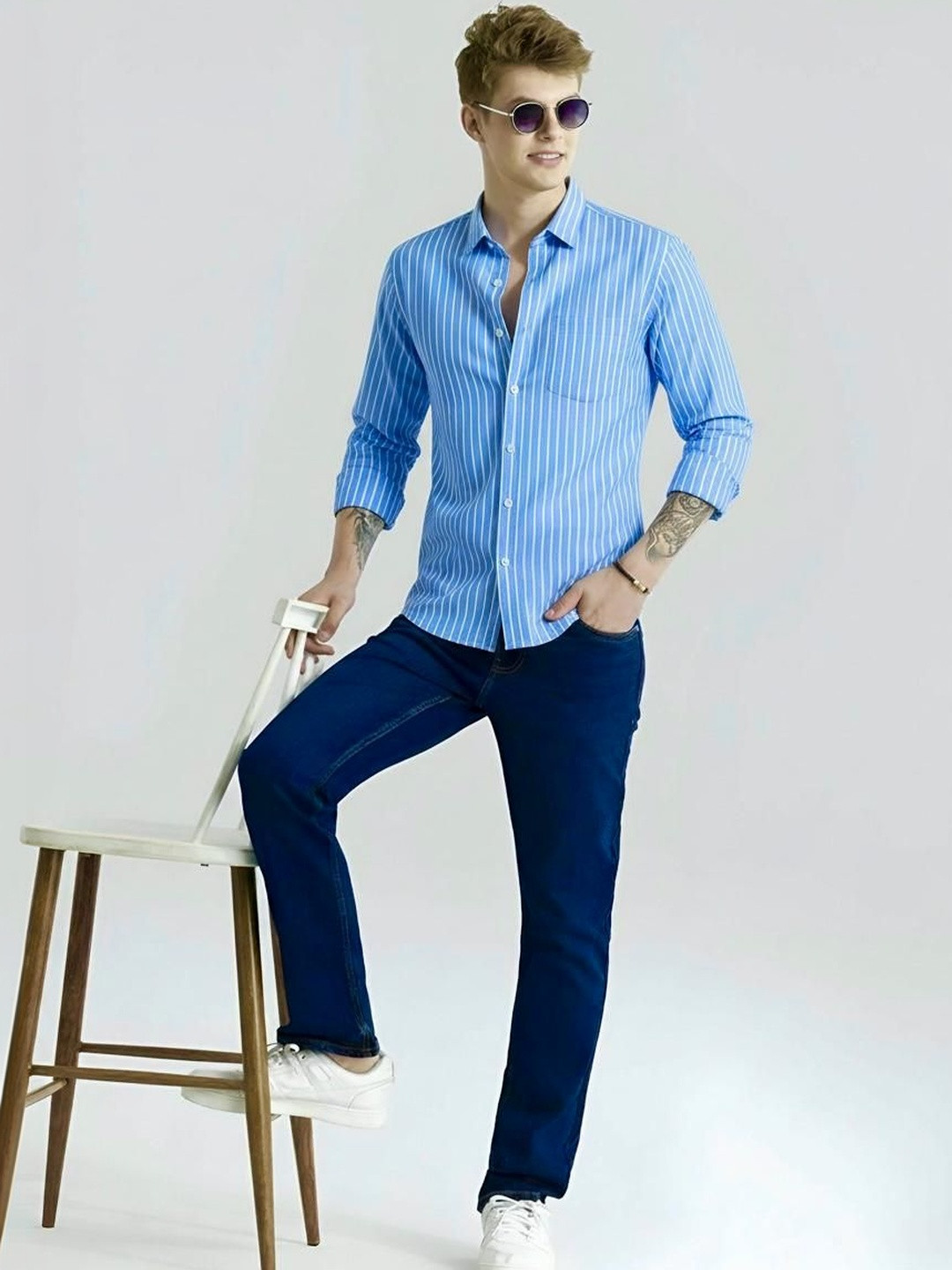RODEIZ Men Slim Fit Vertical Stripes Casual Shirt