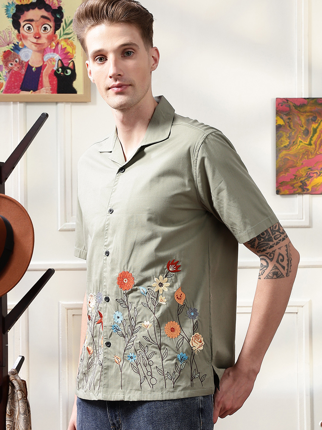 Eszett Modern Floral Embroidered Spread Collar Short Sleeves Cotton Regular Fit Shirt