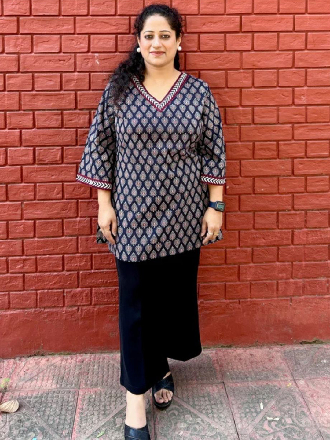 SHRIYANI Printed V-Neck Pure Cotton Ambi Handblock Kurti