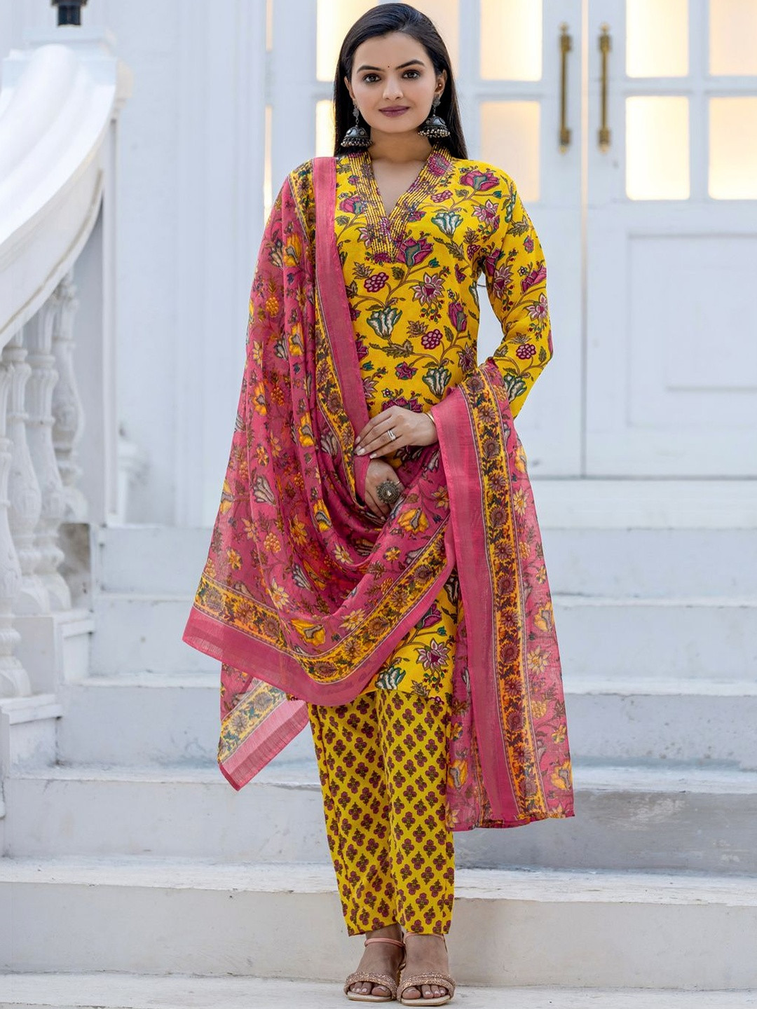 PITRIS Women Floral Printed Regular Thread Work Kurta with Trousers & With Dupatta