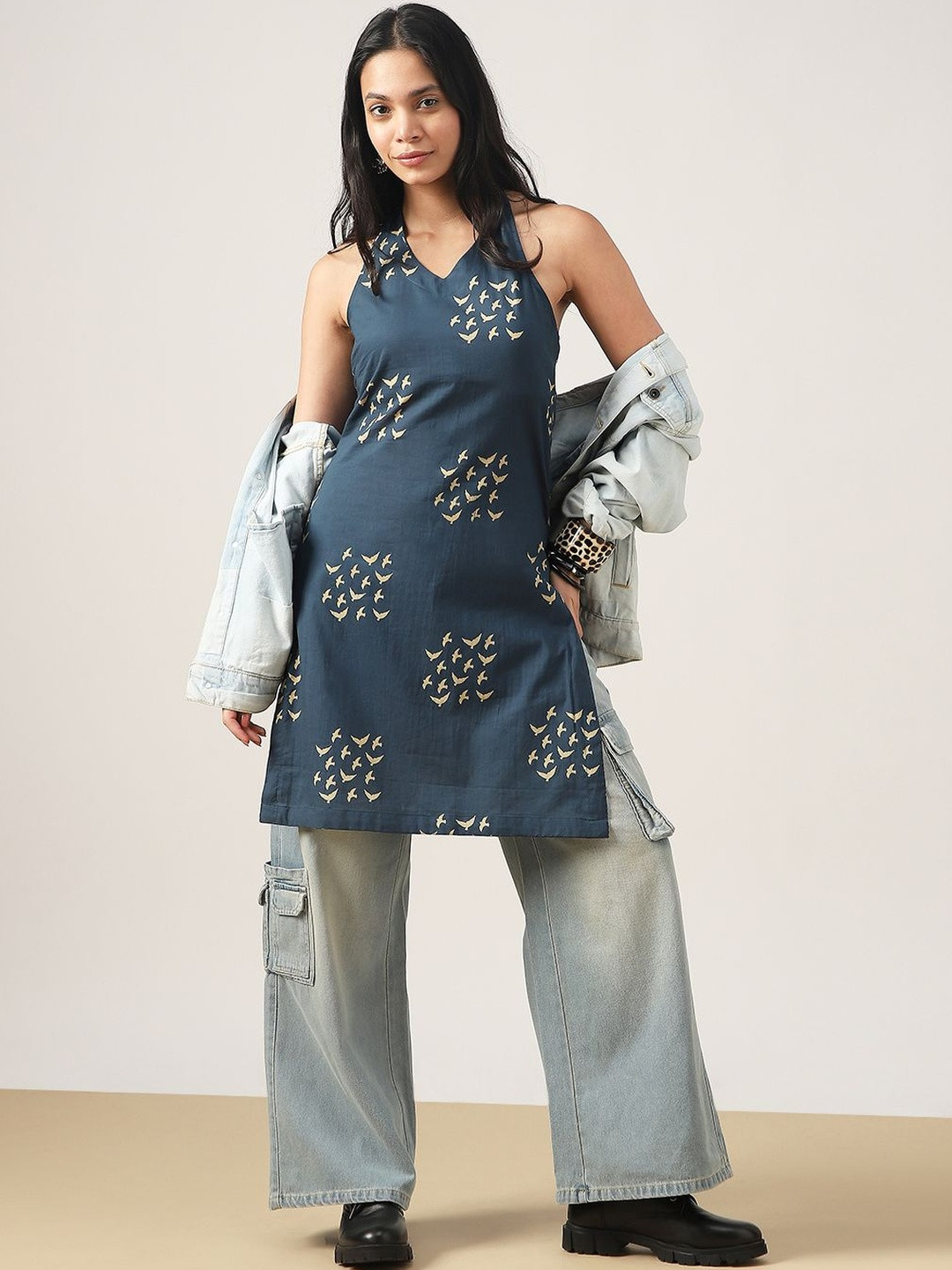 GULMOHAR JAIPUR Thread Work Sleeveless Floral Viscose Rayon Straight Above Knee Kurta