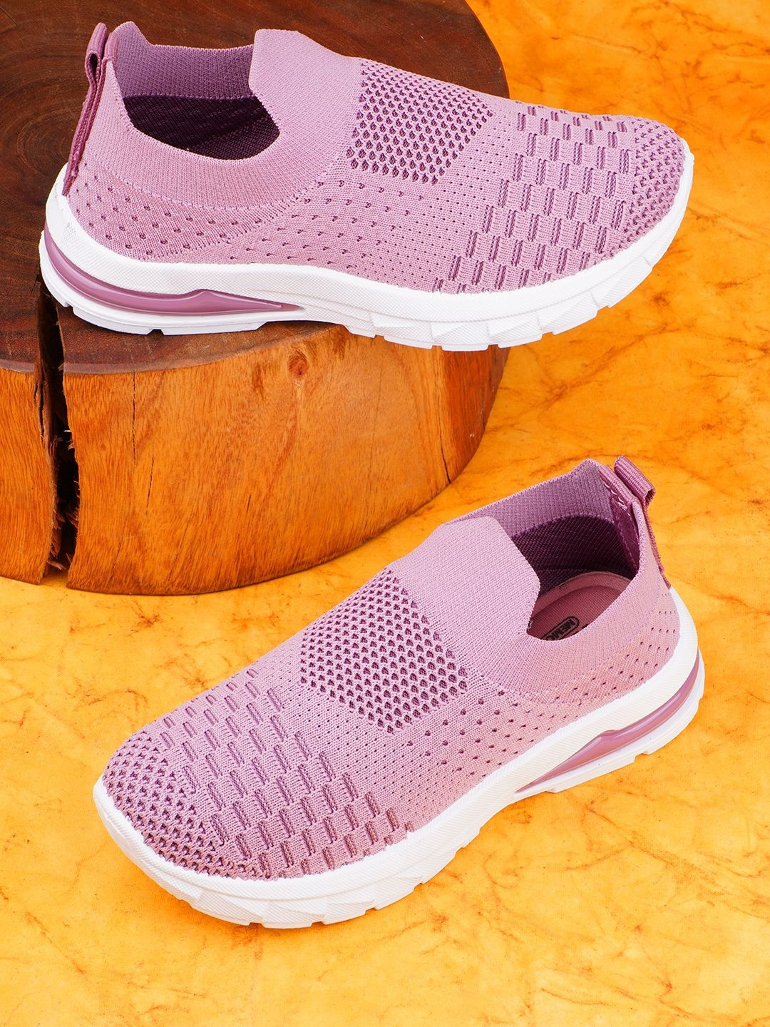 KINGS&QUEENS Girls Textured Slip-On Sneakers