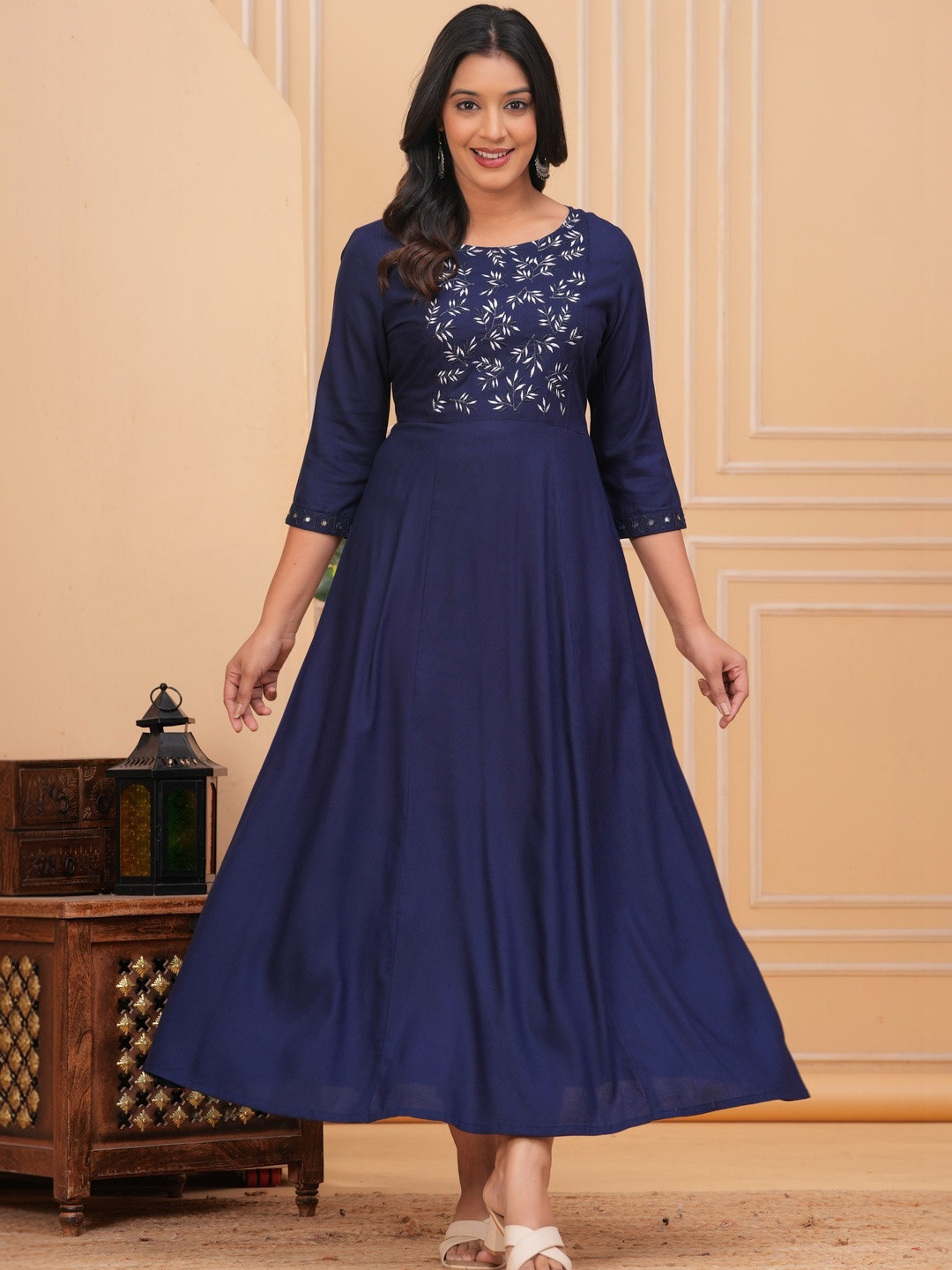 RAAKA Women Embroidered Thread Work Anarkali Kurta
