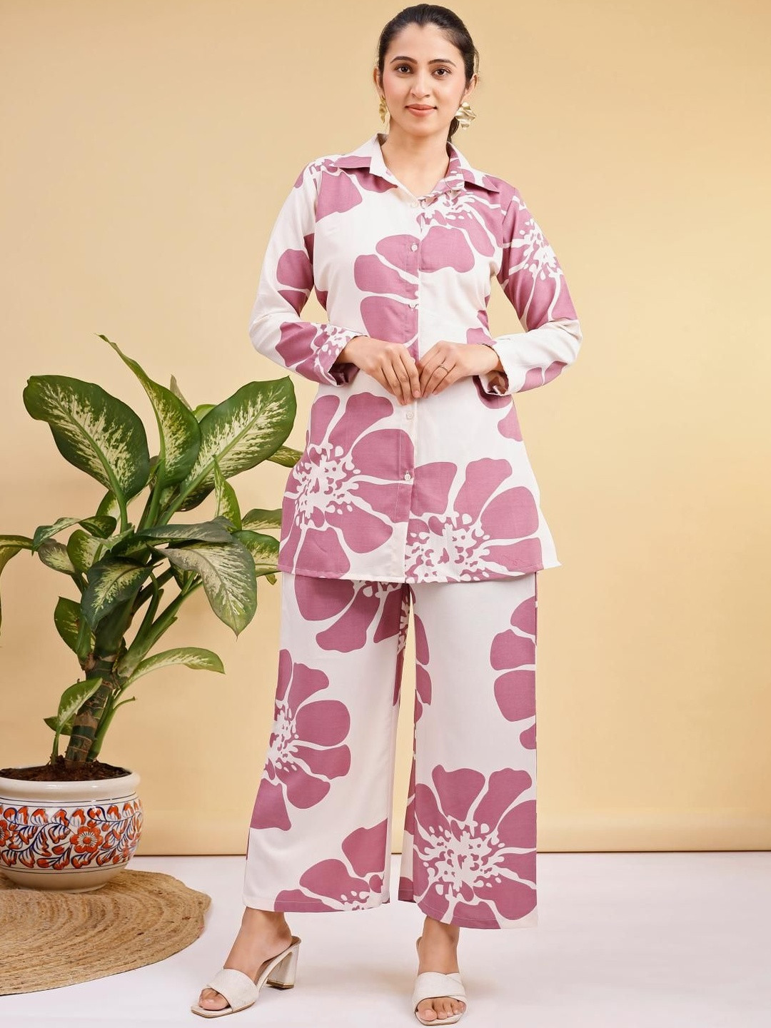 iEthniya Women Floral Printed Regular Kurta with Trousers